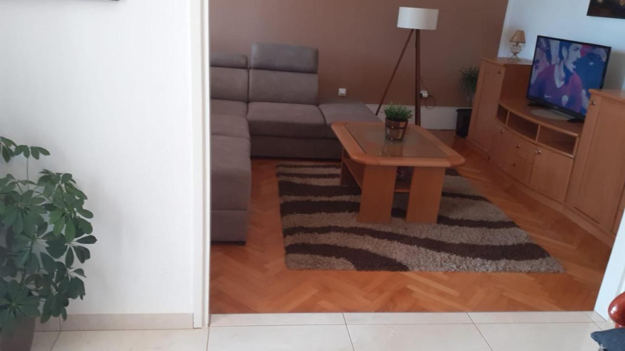 Apartment Viki Лозовац Экстерьер фото
